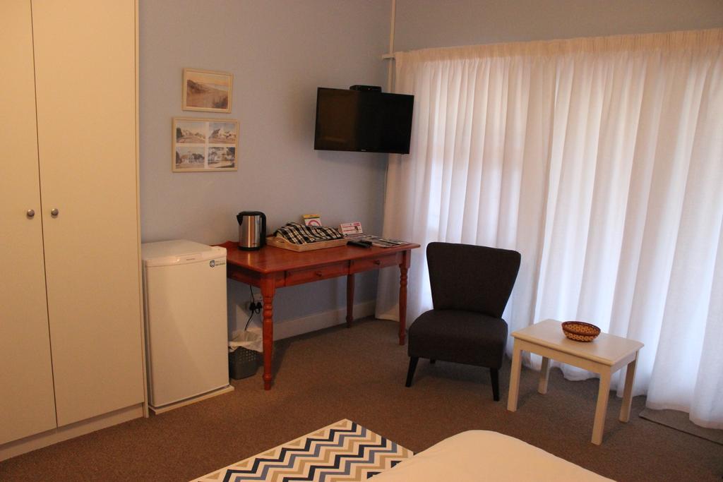 Smuts Ave. Guest Rooms 허머너스 외부 사진